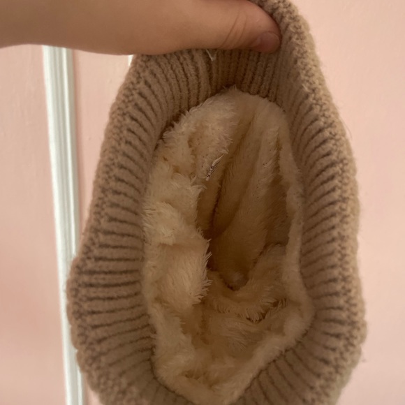 Light pink cozy fur lined winter hat with pompom and pearl bead design on front - Picture 4 of 4